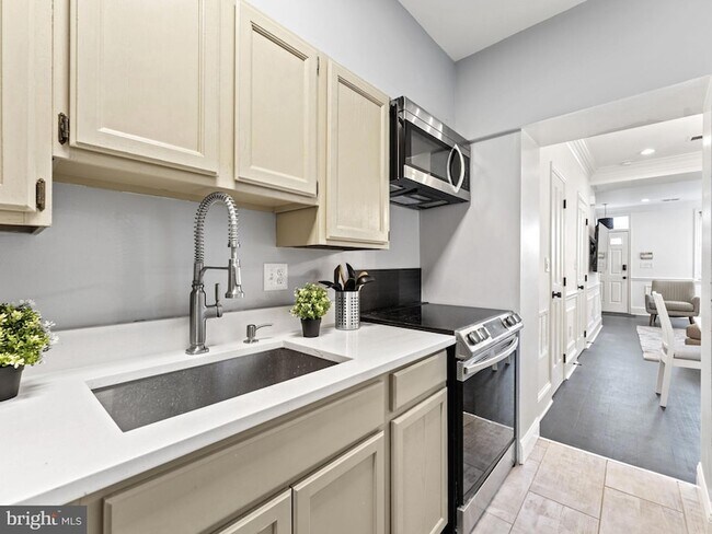 Building Photo - 1421 New Jersey Ave NW