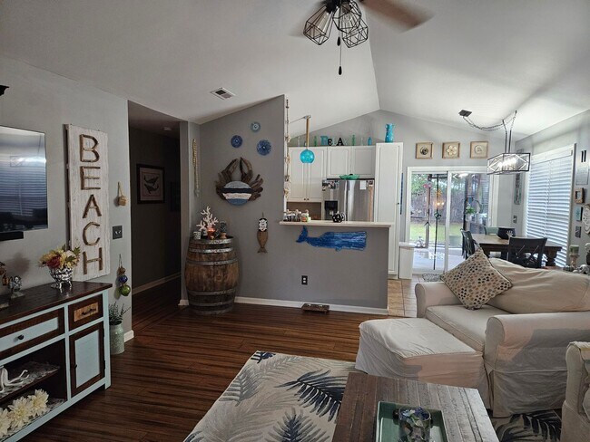 Building Photo - Lovely 3 Bedroom, 2 bath unfurnished home located in Hampstead - Plantation Pointe Community