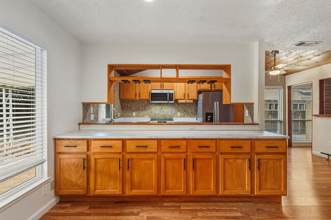 Building Photo - 10028 Biscanewoods Way