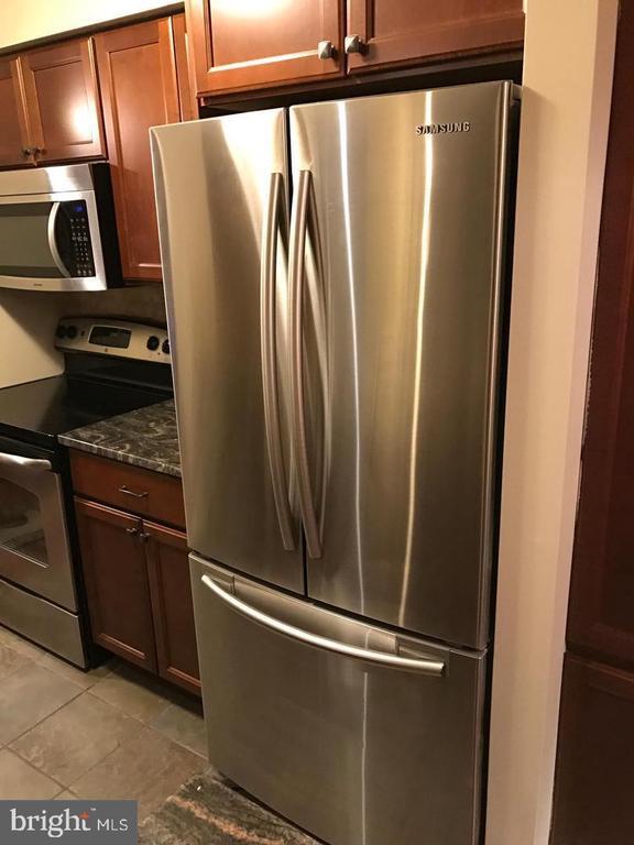 Building Photo - 3304 Valley Dr