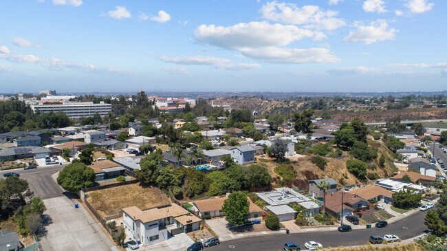 Building Photo - Private pool oasis!