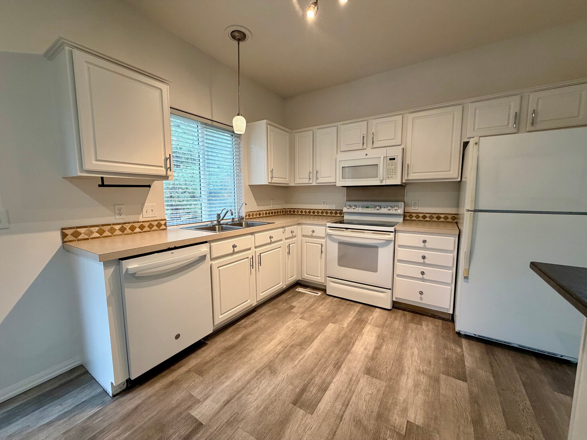 Building Photo - 4216 S 179th St