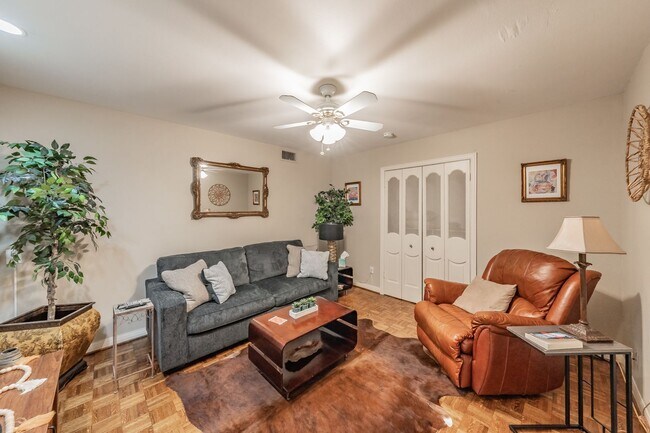 Building Photo - Coming Soon! Spacious 3 Bed, 2 Bath Duplex in the Heart of Overton West