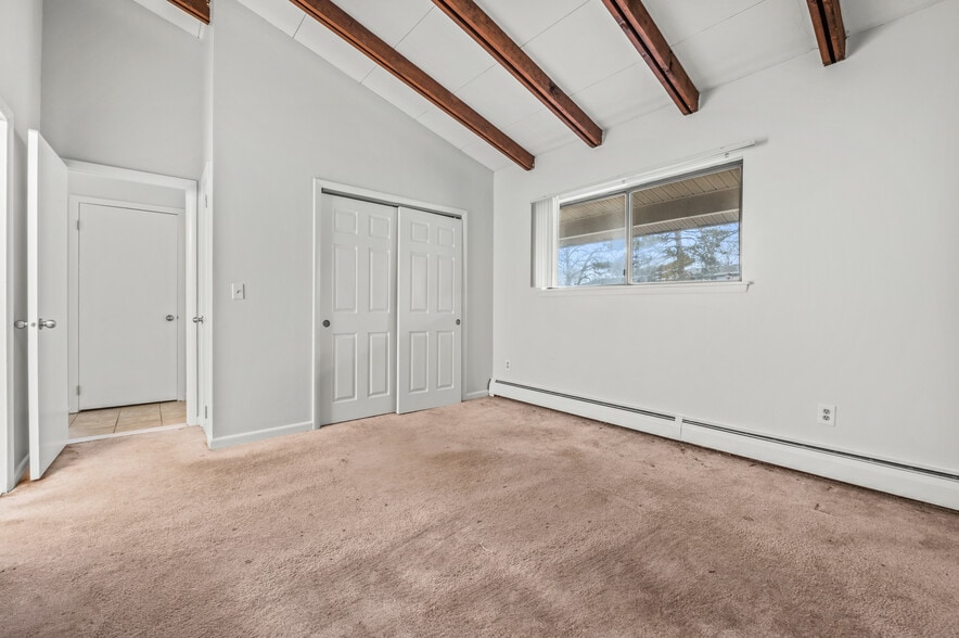 Building Photo - 343 Oakland St