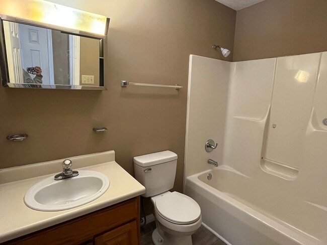 Building Photo - Charming 2 Bed 2 Bath Raeford Home