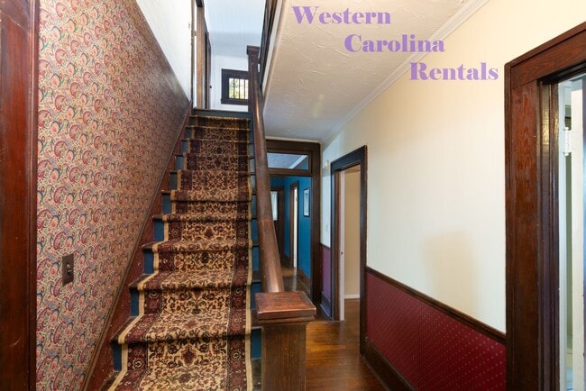 Building Photo - Historic House Looking over the beautiful Town of Sylva $1800