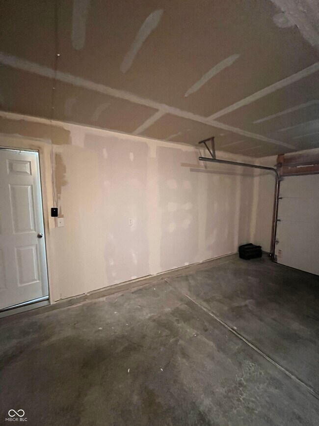 Building Photo - 5771 White Pine Rd