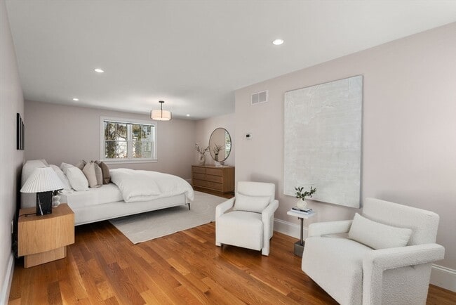 Building Photo - 150 Country Club Rd