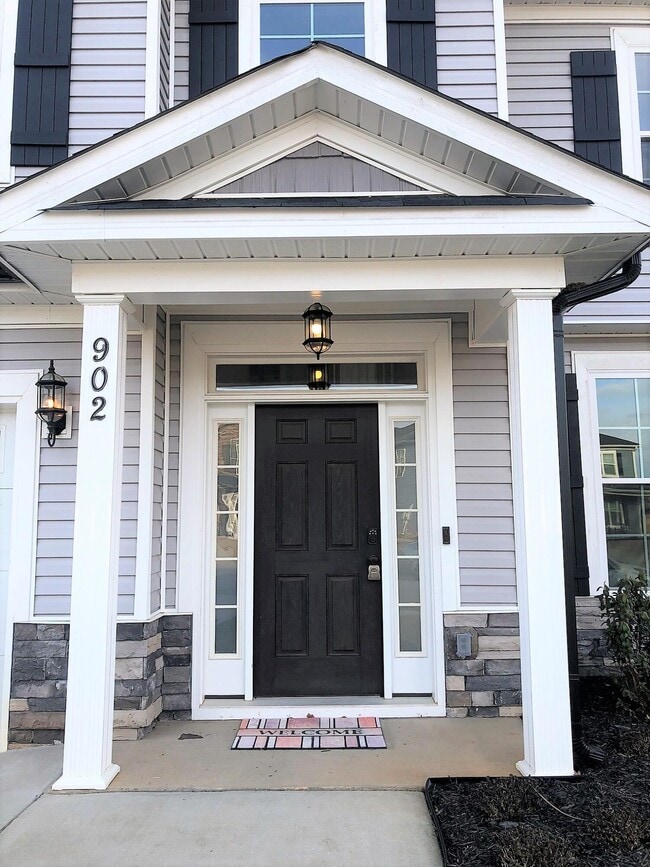 Building Photo - 902 Chesford Dr