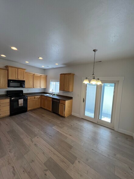 Kitchen - 1411 E 6175 S