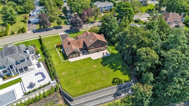 Building Photo - 15 Parkway Dr