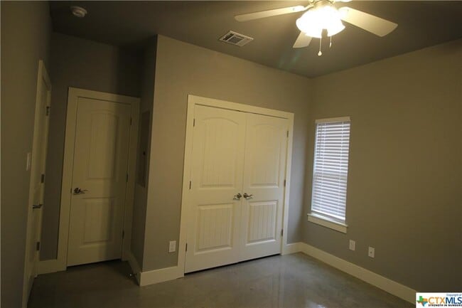 Building Photo - 1007 Mission Dr