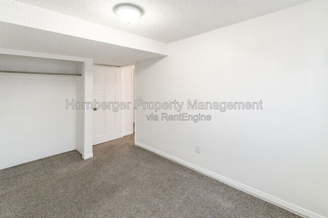 Building Photo - 1631 E Rowan Ave