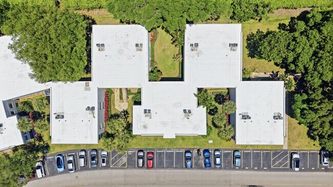 Building Photo - 452 Normandy Ln