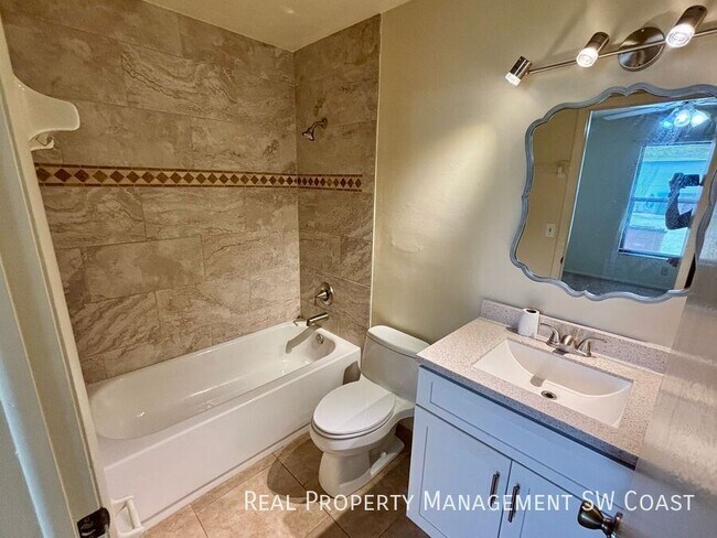 Building Photo - 4407 SW 7th Pl