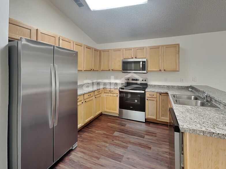 Building Photo - 882 Grand Hughey Ct