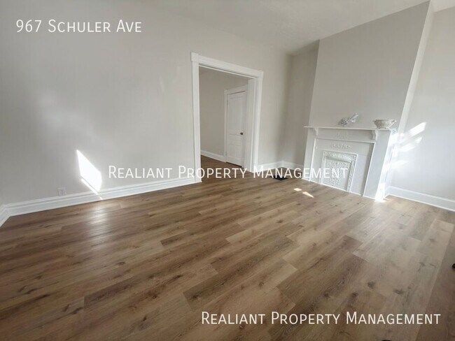 Building Photo - 967 Schuler Ave-