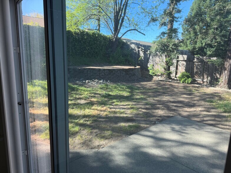 Building Photo - 4933 Charter Rd