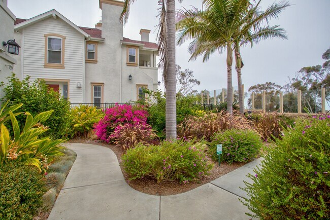 Building Photo - 825 Harbor Cliff Way, Unit 265