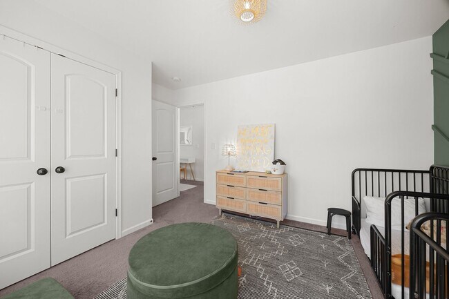 Building Photo - Discover this stunning 3-bedroom, 2.5-bath...