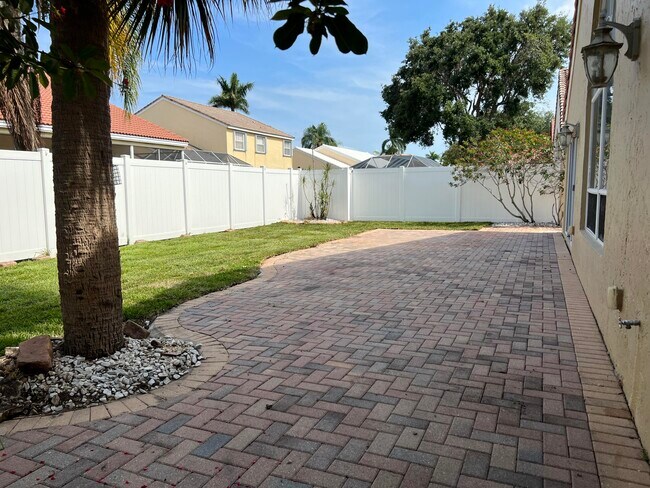 Building Photo - 1073 Siena Oaks Cir E