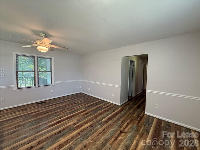 Building Photo - 336 Valley Glen Ct NW