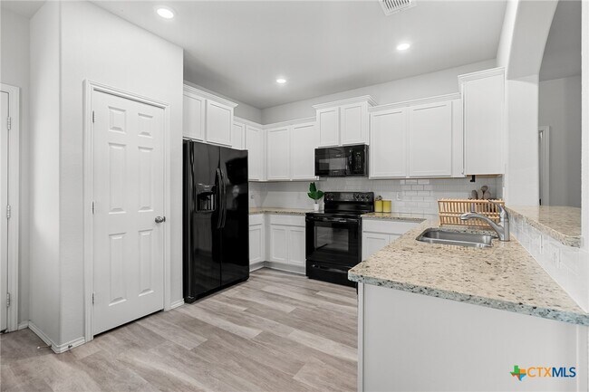 Building Photo - 9308 Everly Dr