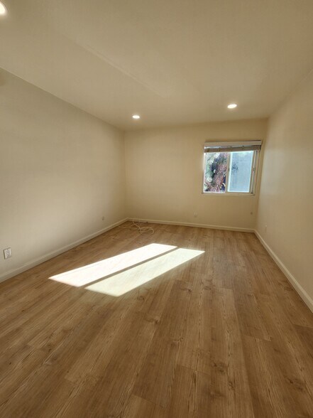 Building Photo - 18645 Hatteras St