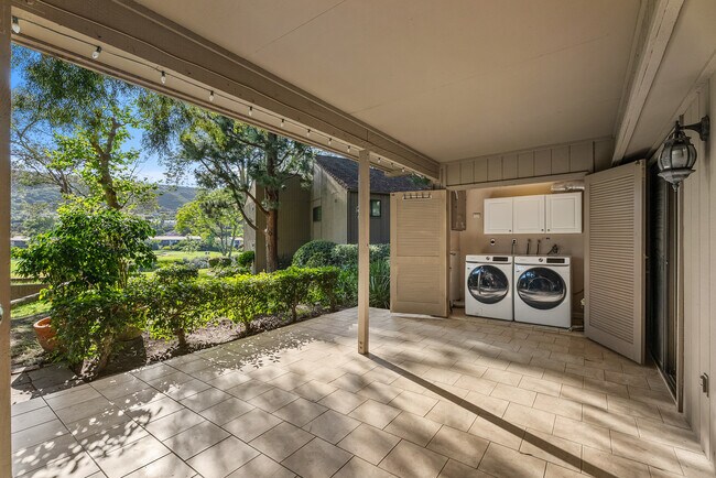 Building Photo - 31461 E Nine Dr