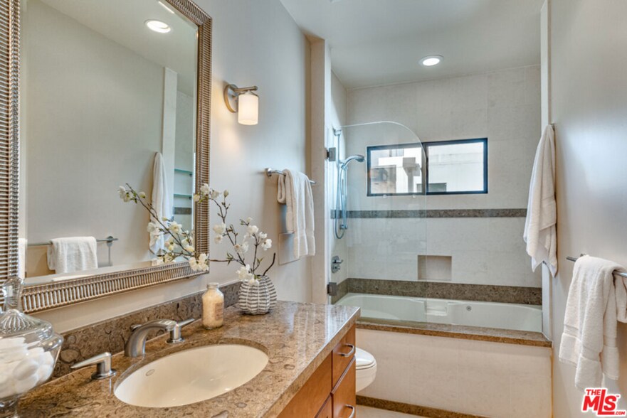 Building Photo - 546 Stassi Ln