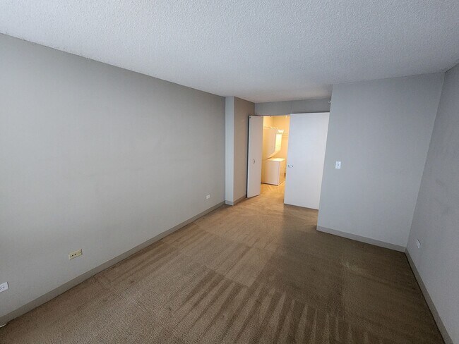 Building Photo - 2 E Erie St