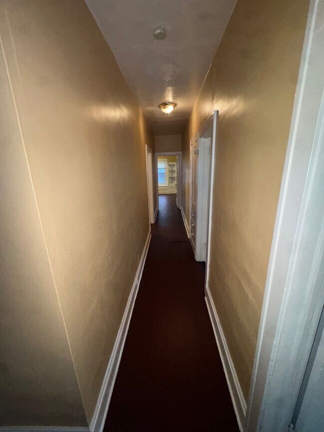 Building Photo - 1633 Eddington Rd