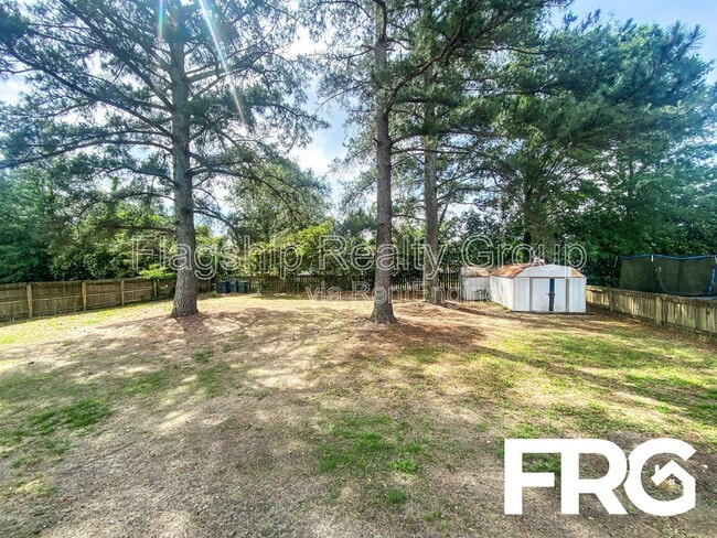 Building Photo - 232 N Marion Dr