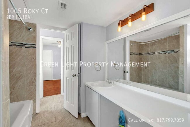 Building Photo - 1005 Roky Ct