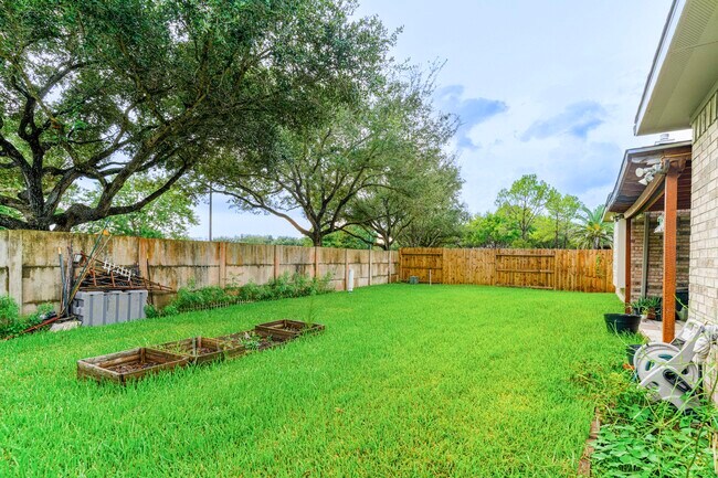 Building Photo - 20919 Garden Arbor Ln