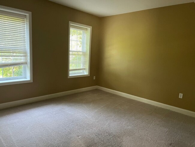 Building Photo - Beautiful Four Bedroom, 3.5 Bath Townhouse