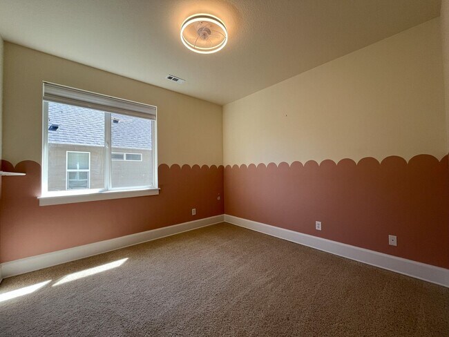 Building Photo - Bright & Airy Home with Granite Kitchen, V...