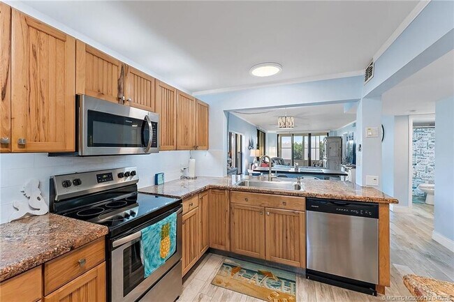 Building Photo - 7370 S Ocean Dr