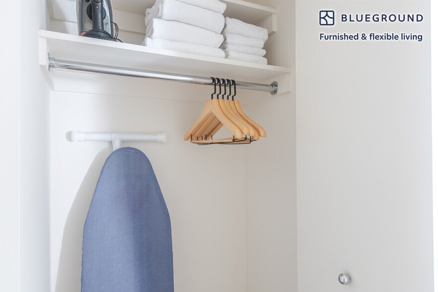 Building Photo - 255 W 94th St