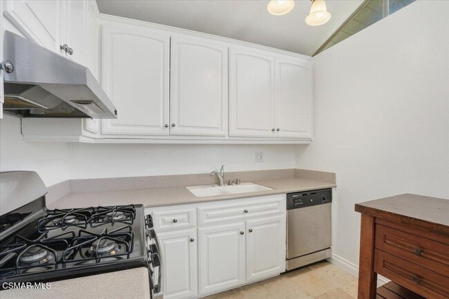 Building Photo - 31505 Lindero Canyon Rd