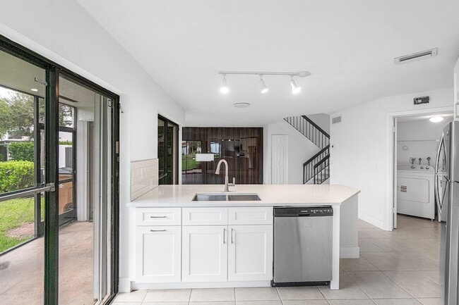 Building Photo - 439 NW 36th Ave