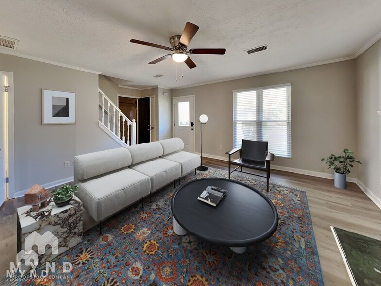 Building Photo - 2139 Victoria Pl