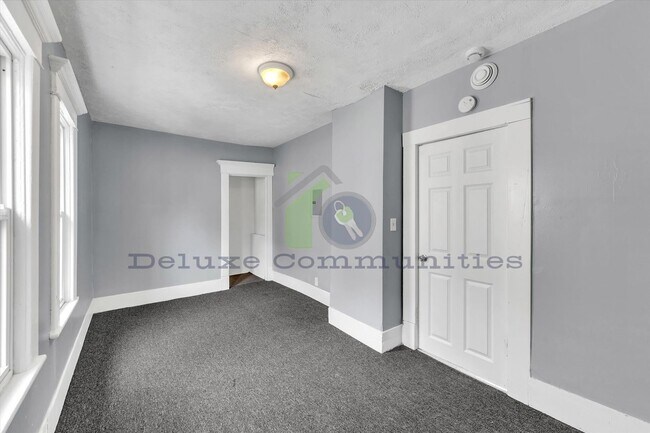 Building Photo - 415 Graham St SW