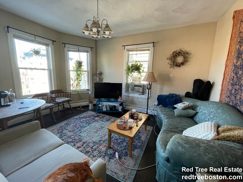 Building Photo - 72 Hillside St