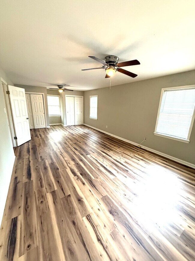 Building Photo - ** 4 bed 2.5 bath located in Edgewood ** Call 334-366-9198 to schedule a self tour