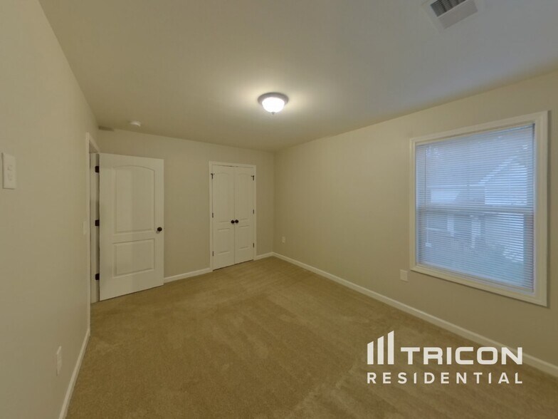 Building Photo - 252 Conrad Cir