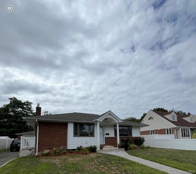 Primary Photo - 476 Whittier Ave