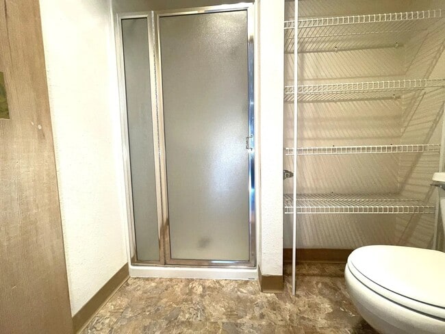 Primary bathroom - 3433 McNary Pky