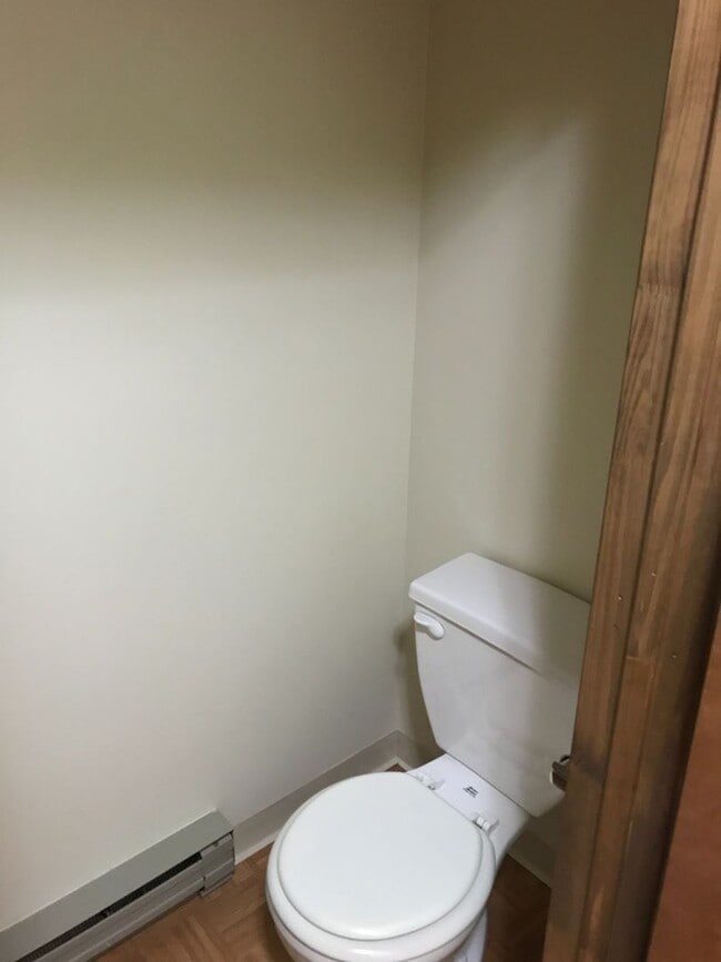 Building Photo - Nice State College townhouse available early August!