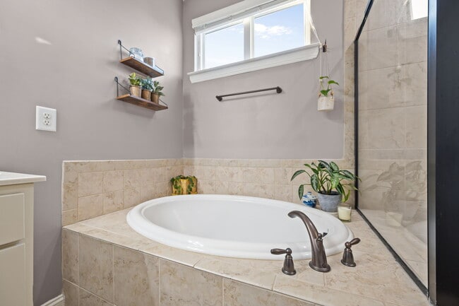 Building Photo - 115 Hampton Dr